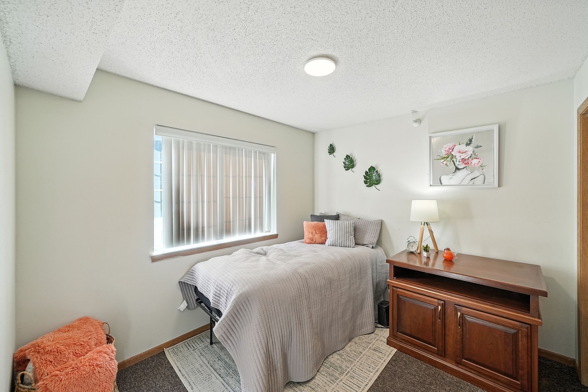 16 6025 Donegal Cir Waterloo IA 50701 USA Bedroom CK100751