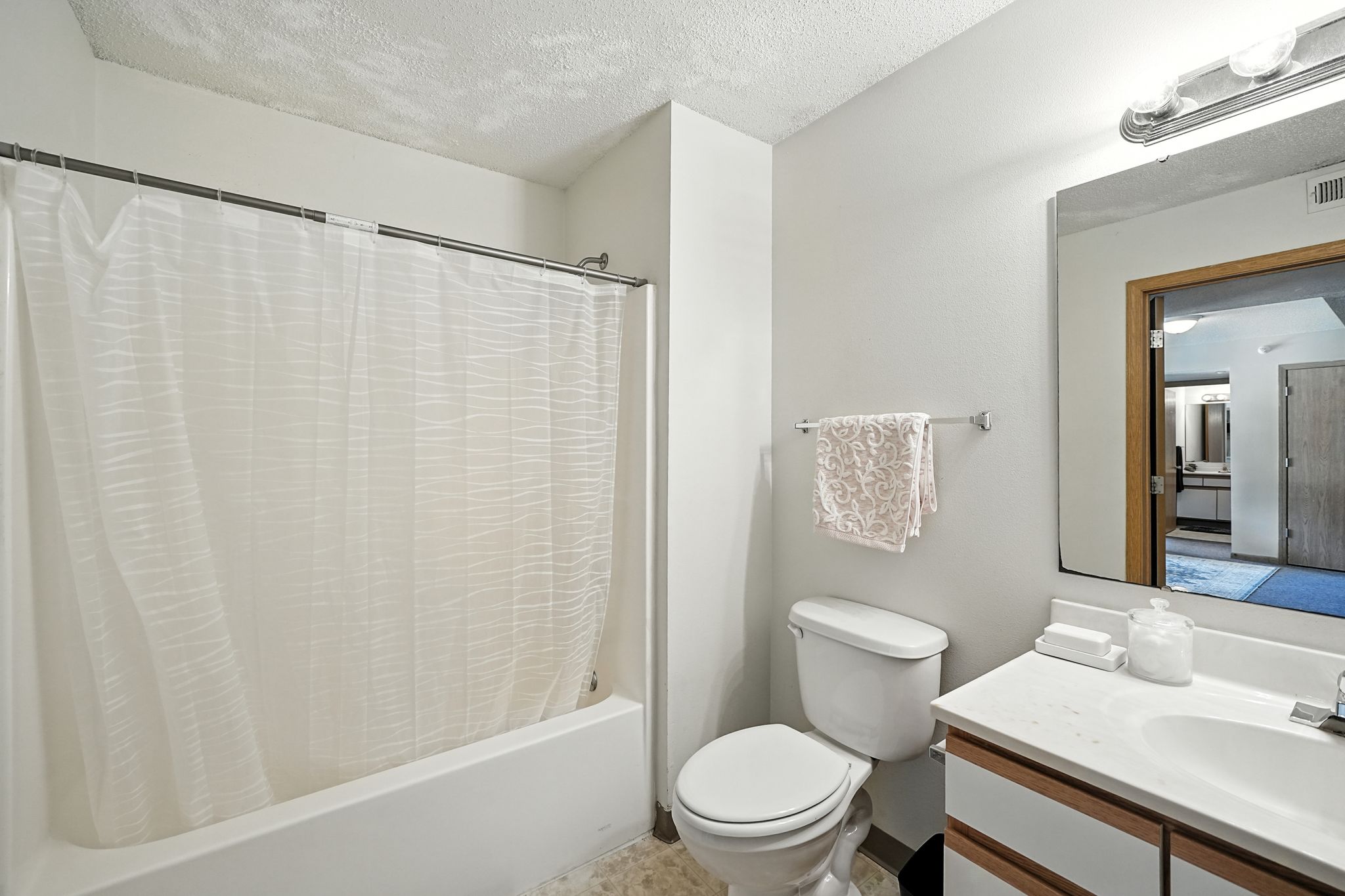 22 6025 Donegal Cir Waterloo IA 50701 USA Bathroom CK100766