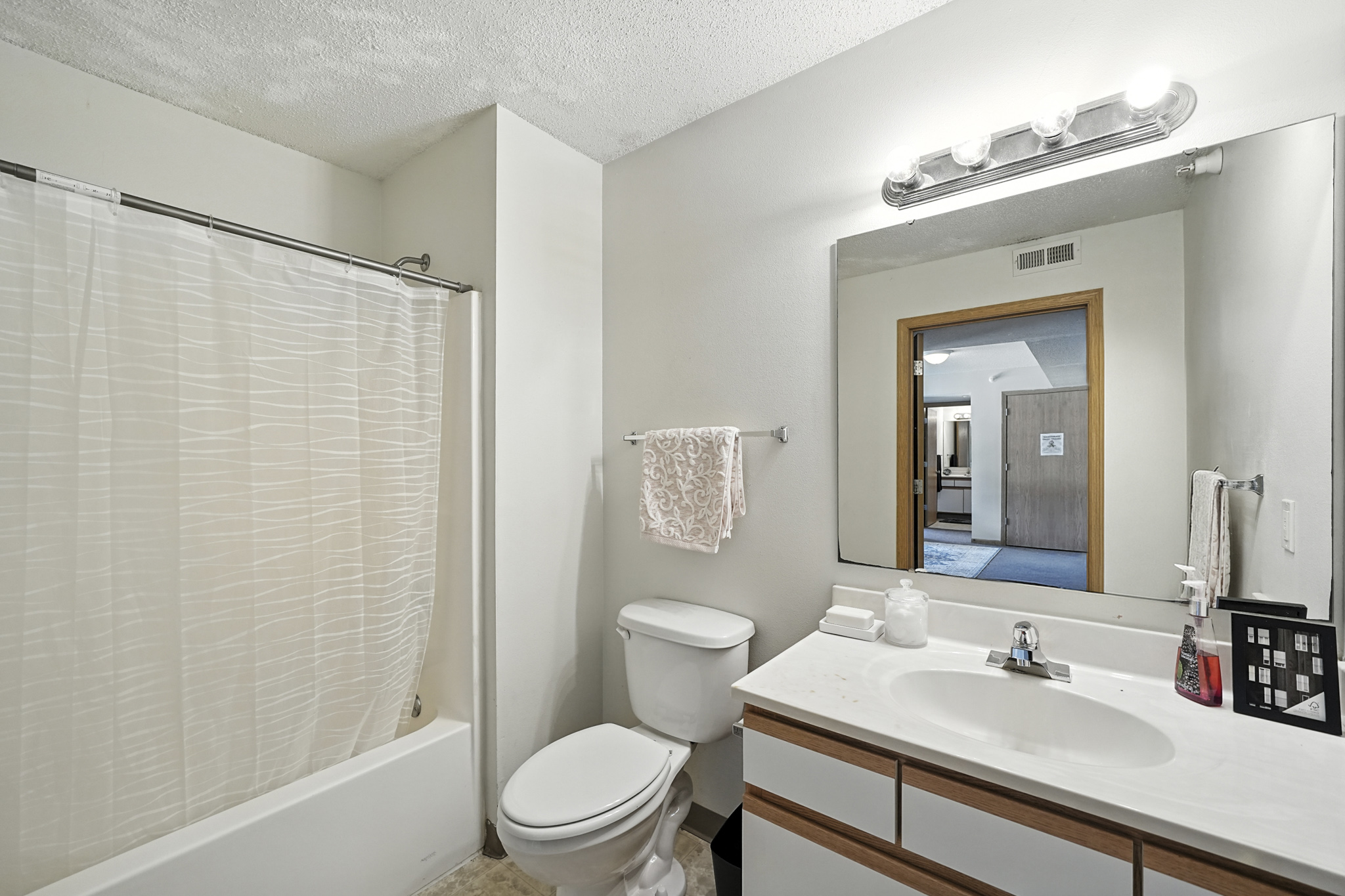 6025 Donegal Cir Waterloo IA 50701 USA Bathroom CK100763